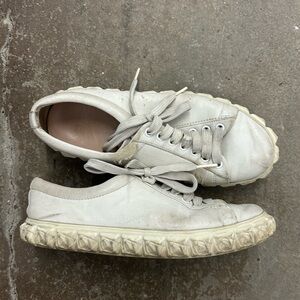 Stuart Weitzman coverstory leather sbeaker